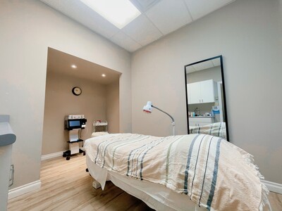 #clinic #treatment #wellnesscenter #massagetherapist #chiropractic #physiotherapist #Osteopathy#othotics  #Chiropractic #Mississauga #AHCWELLNESSCLINIC